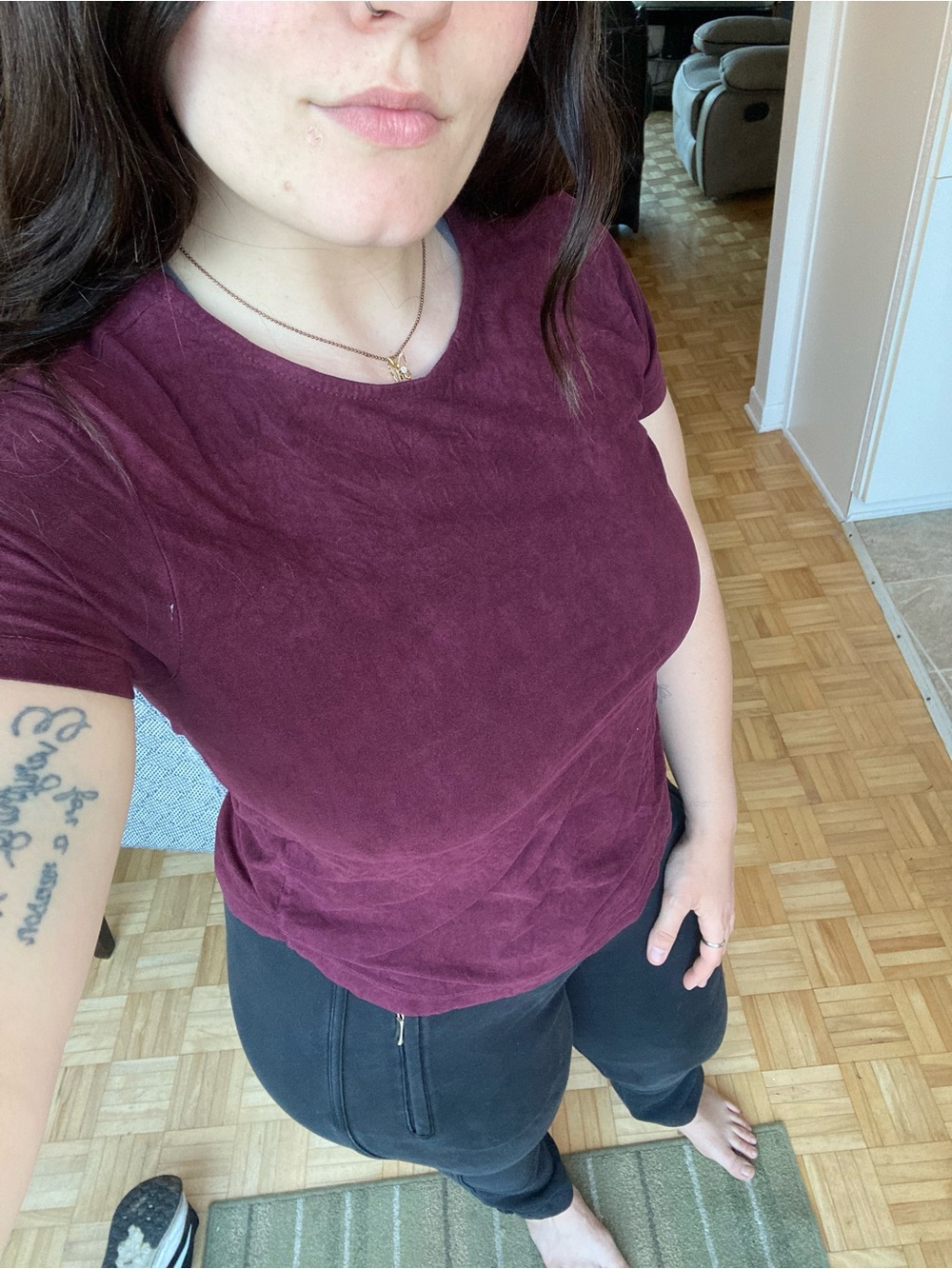 Women’s Short-Sleeve Crewneck Tee in Burgundy